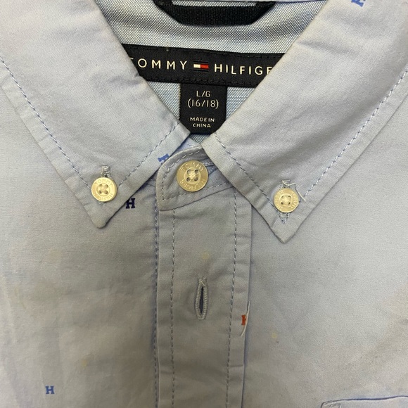 Tommy Hilfiger button down - Picture 2 of 4